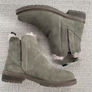 EMU Australia Pioneer suede boot. Charcoal  NWT sheepskin lined & waterproof